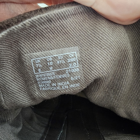 Clarks Collection Camzin Strap Ankle Boots Size 10W Taupe Leather Comfort Bootie - Picture 12 of 14